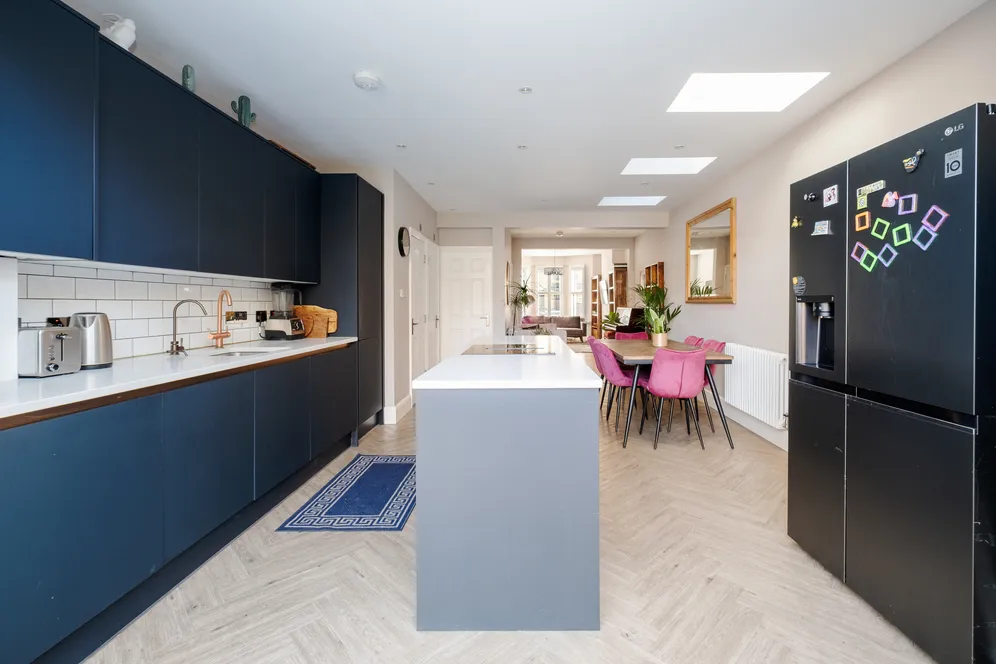 Chesterfield Gardens, London, N4 photo 20