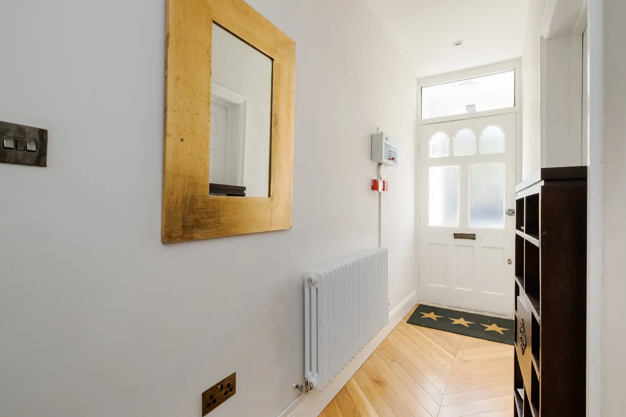 Chesterfield Gardens, London, N4 photo 22