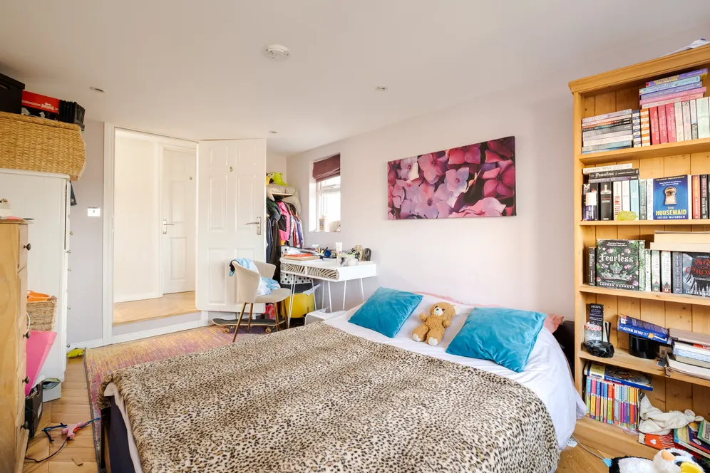Chesterfield Gardens, London, N4 photo 31