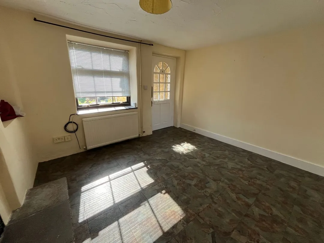 https://mr0.homeflow-assets.co.uk/files/photo/image/48099/3909/_x_/55210761.jpg