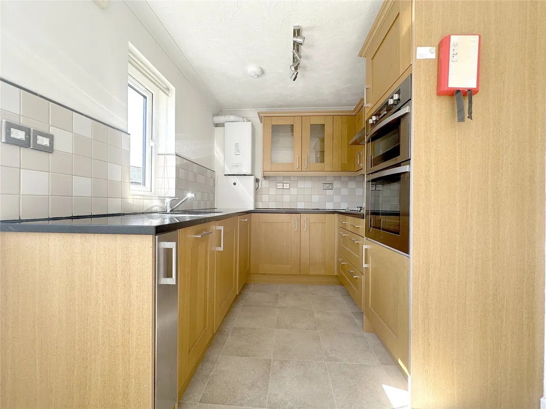 https://mr0.homeflow-assets.co.uk/files/photo/image/48099/7736/_x_/OCL250022_03.jpg