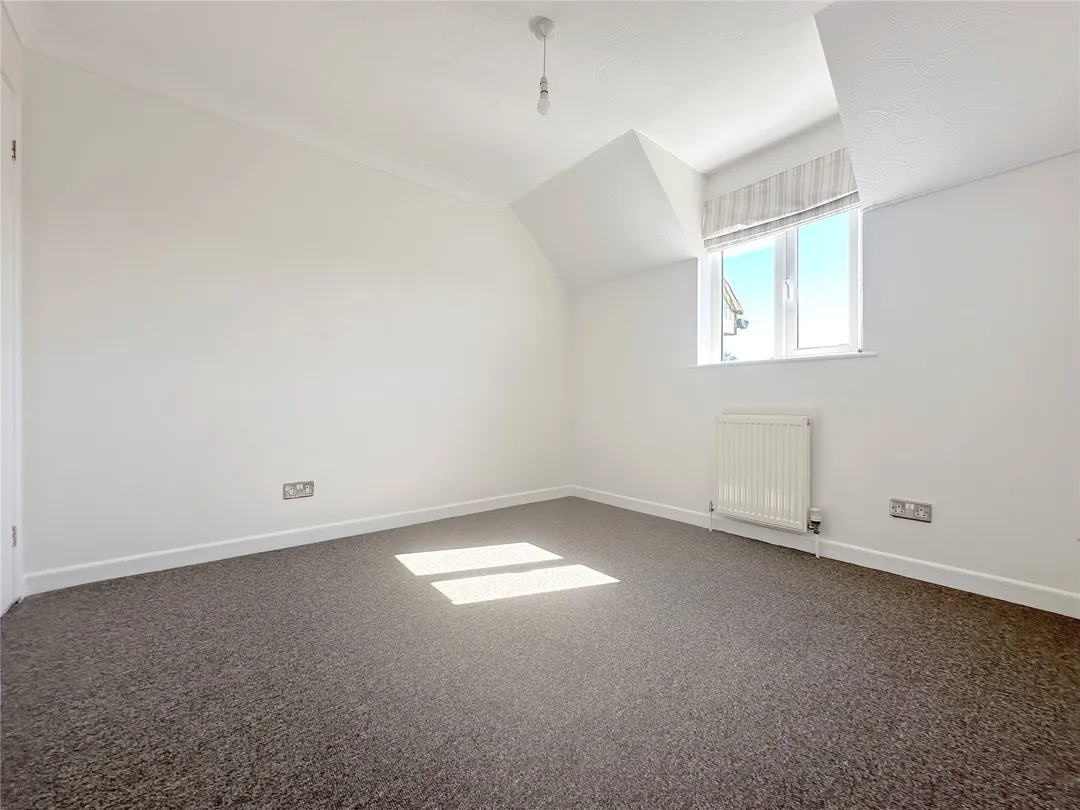 https://mr0.homeflow-assets.co.uk/files/photo/image/48099/7748/_x_/OCL250022_10.jpg
