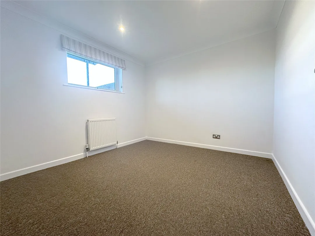 https://mr0.homeflow-assets.co.uk/files/photo/image/48099/7769/_x_/OCL250022_14.jpg