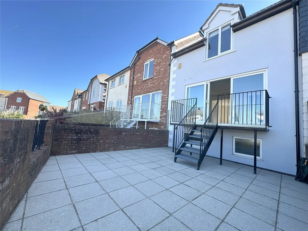 https://mr0.homeflow-assets.co.uk/files/photo/image/48099/7779/_x_/OCL250022_07.jpg