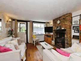 Queens Head Yard, Sheering, Bishop's Stortford thumb 3