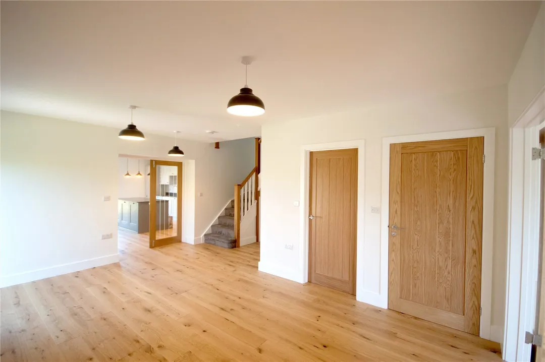 https://mr0.homeflow-assets.co.uk/files/photo/image/48100/0189/_x_/OCL240055_04.jpg