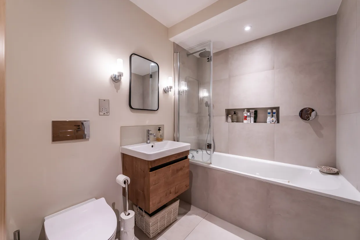 Clapham High Street, London, SW4 photo 7