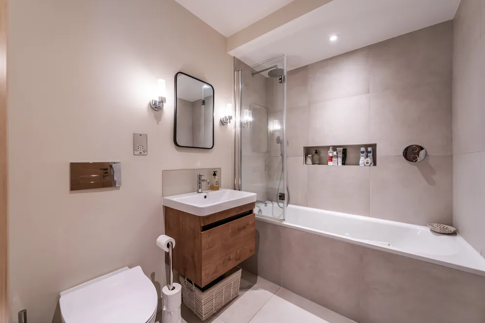 Clapham High Street, London, SW4 photo 7
