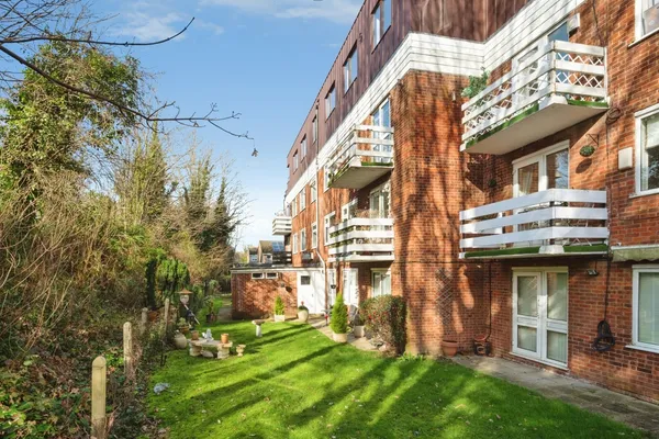 Falkirk Close, Hornchurch, RM11