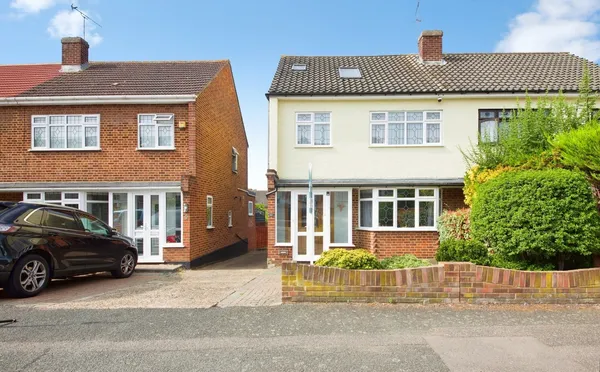 Arlington Gardens, Romford, RM3