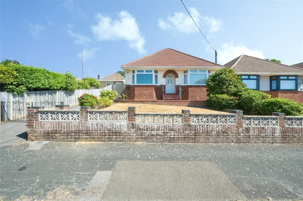 Solent Avenue, Southampton, Hampshire...