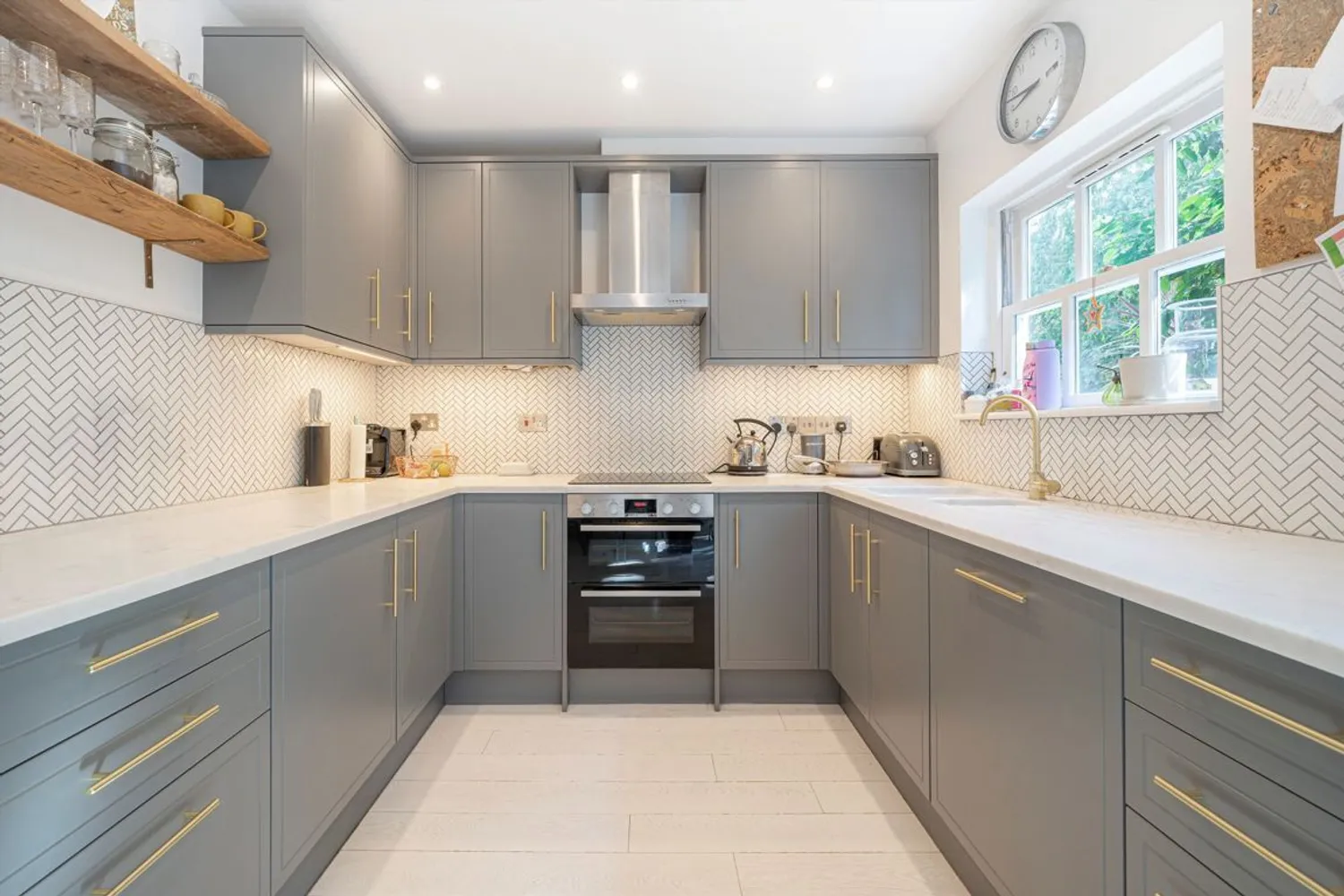 Grosvenor Place, Weybridge, KT13 photo 3