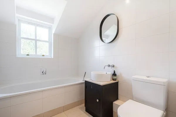 Grosvenor Place, Weybridge, KT13 photo 6