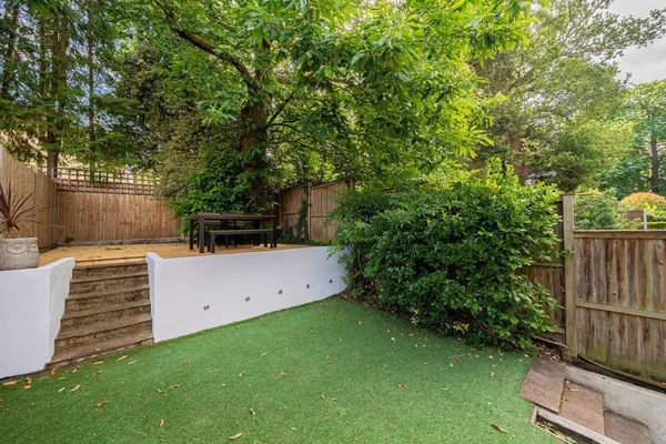 Grosvenor Place, Weybridge, KT13 photo 7