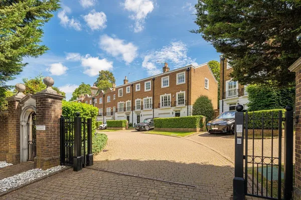 Grosvenor Place, Weybridge, KT13 photo 8