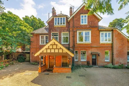 Queens Road, Weybridge, KT13