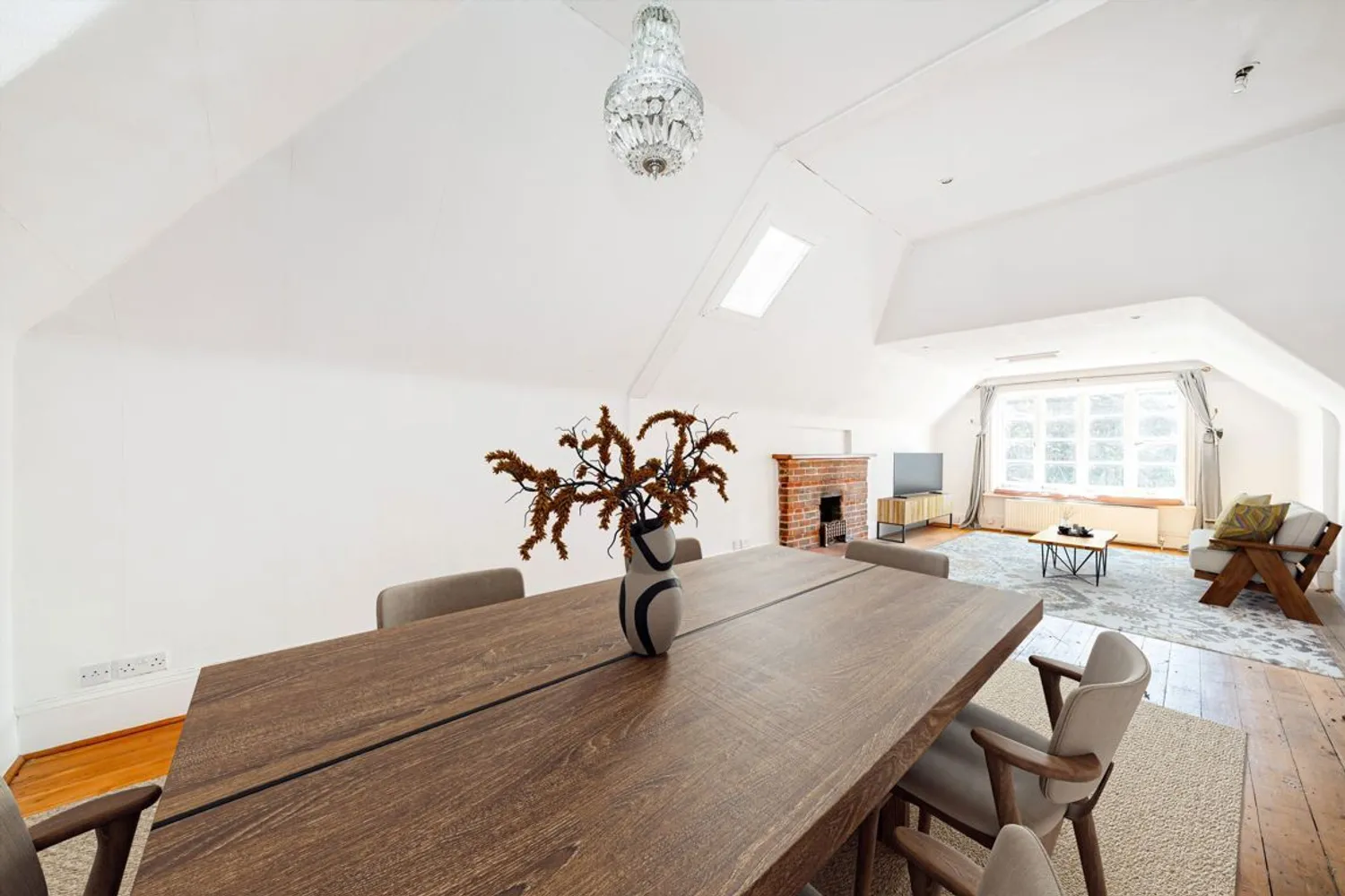 Queens Road, Weybridge, KT13 photo 2