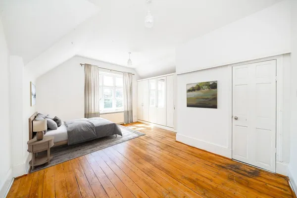 Queens Road, Weybridge, KT13 photo 3