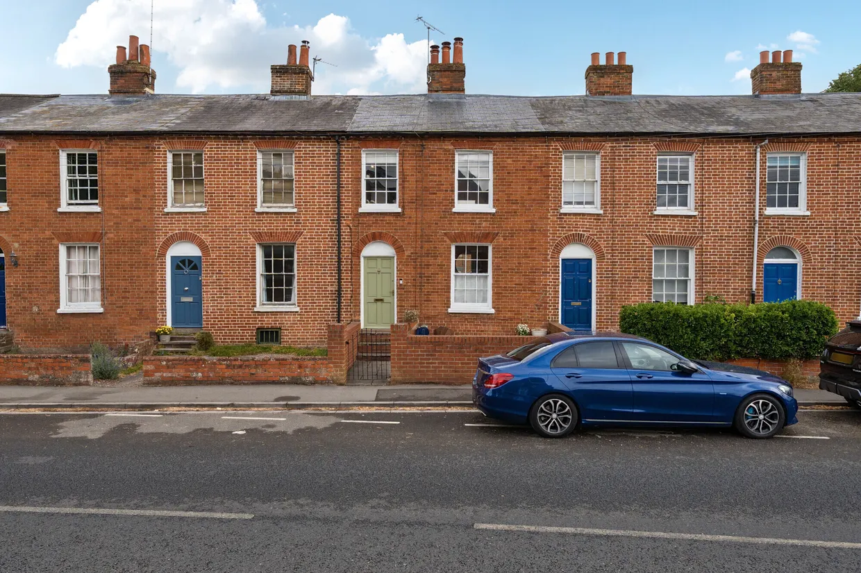 Shaw Road, Newbury, RG14 photo 1