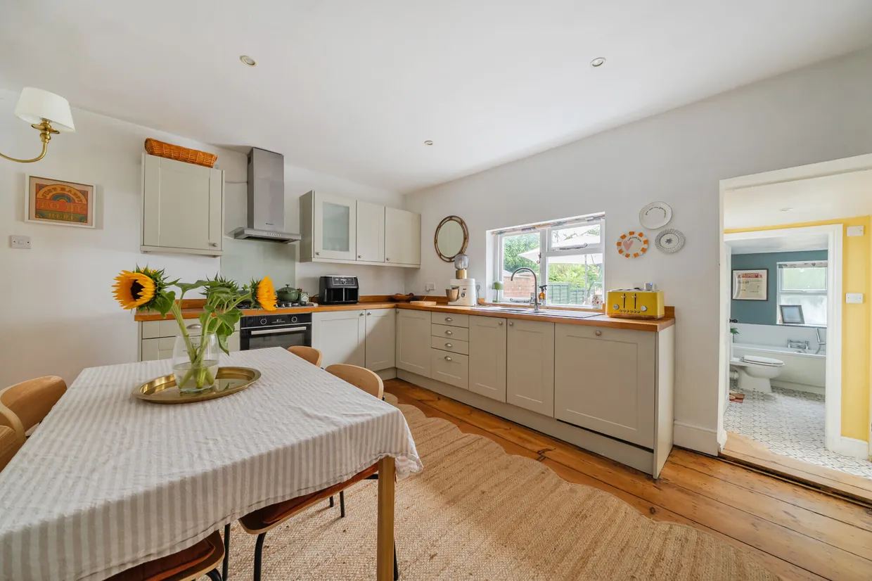 Shaw Road, Newbury, RG14 photo 4