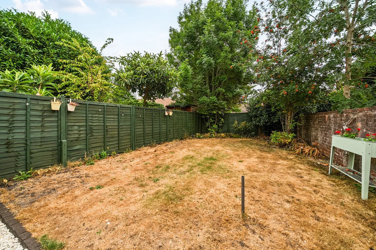 Shaw Road, Newbury, RG14 photo 16