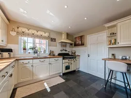 Six House Bank, West Pinchbeck, Spalding thumb 2