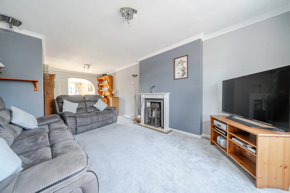 Carlton Road, Redhill, RH1 photo 2