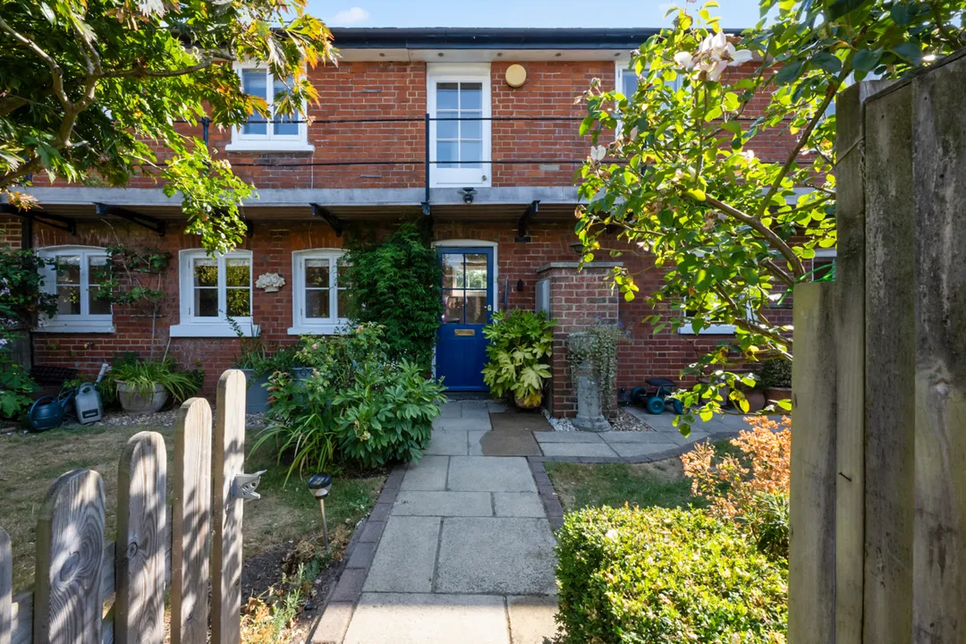 https://mr0.homeflow-assets.co.uk/files/photo/image/48101/3278/_x_/23218_cbea_851255957_IMG_0.jpg