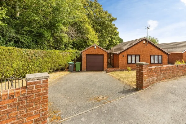 Pont Yr Afon, Pen-y-Cae, Wrexham, LL14