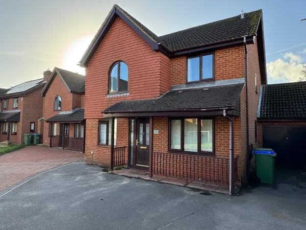 Pershore Close, Locks Heath