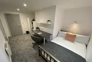 Main property image
