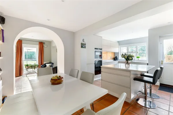Cliftons Lane, Reigate, RH2 photo 2
