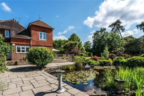 Cliftons Lane, Reigate, RH2 photo 23