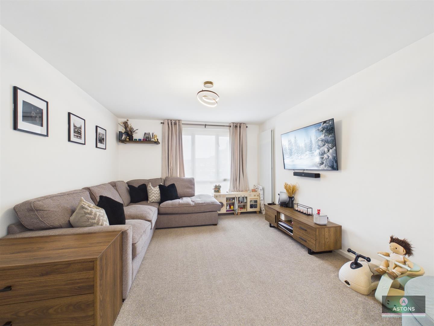 Beaumont Close, Ifield, Crawley Image 3