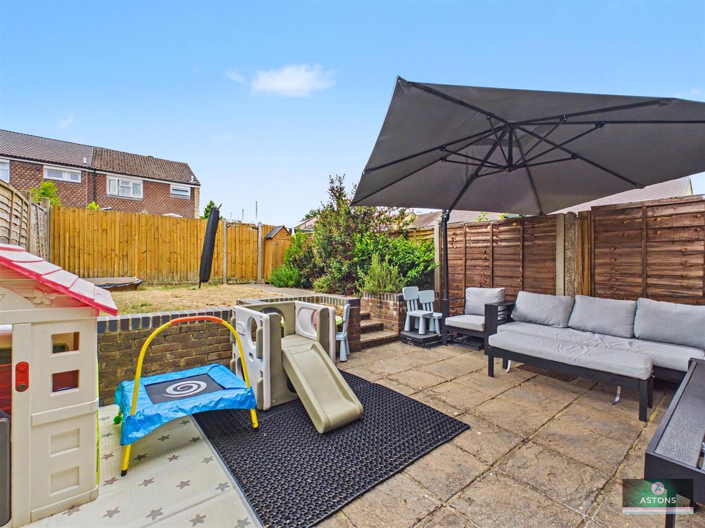Beaumont Close, Ifield, Crawley Image 4