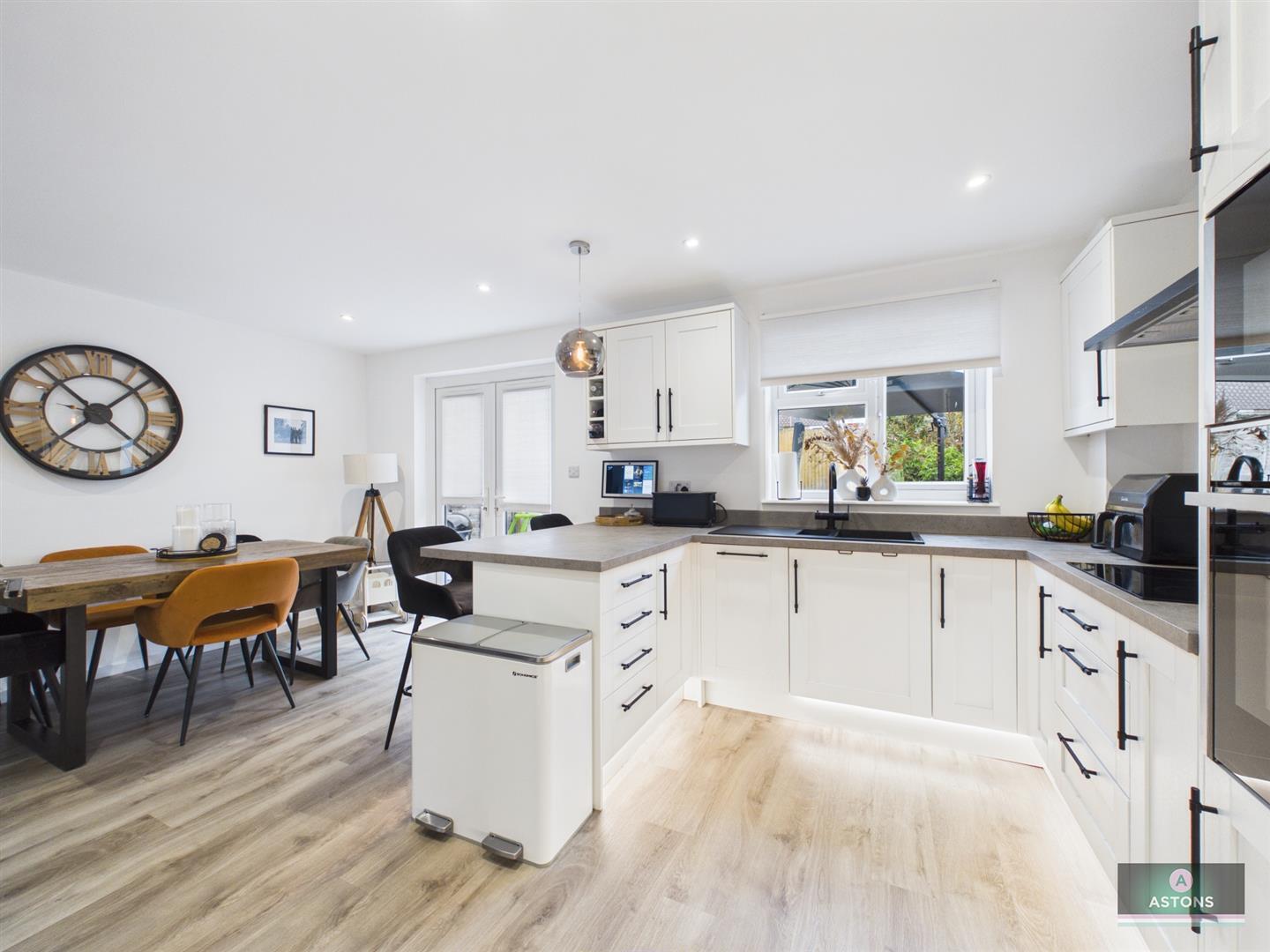 Beaumont Close, Ifield, Crawley Image 5