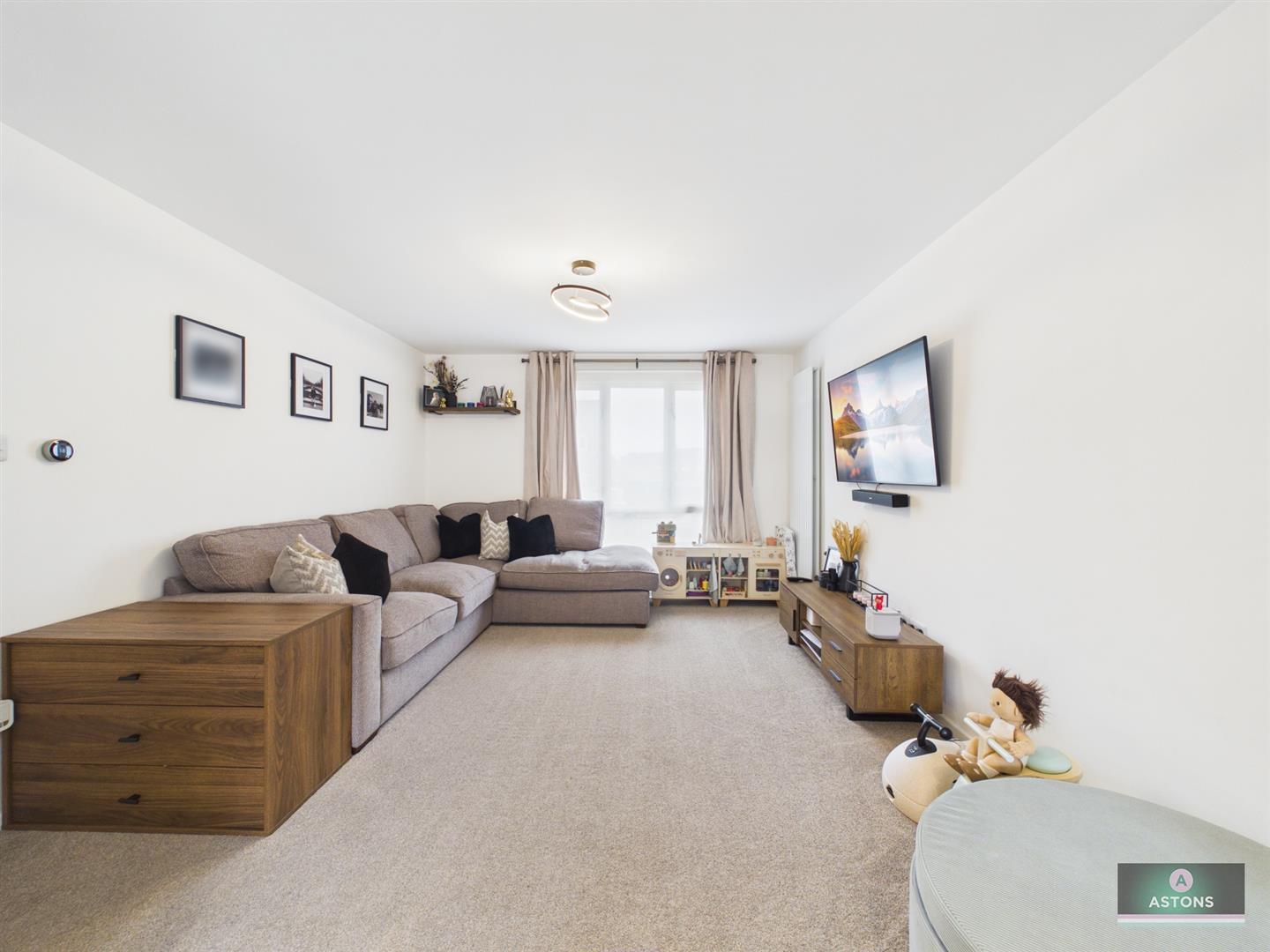 Beaumont Close, Ifield, Crawley Image 6