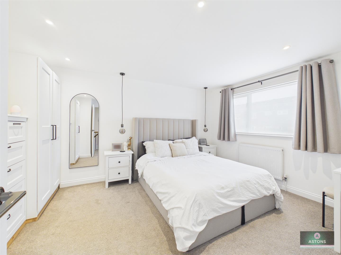Beaumont Close, Ifield, Crawley Image 8