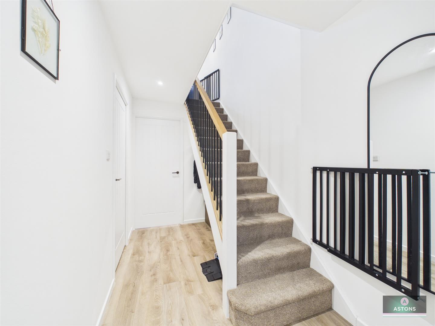 Beaumont Close, Ifield, Crawley Image 9
