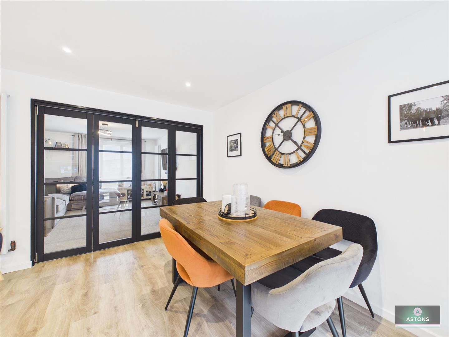 Beaumont Close, Ifield, Crawley Image 11