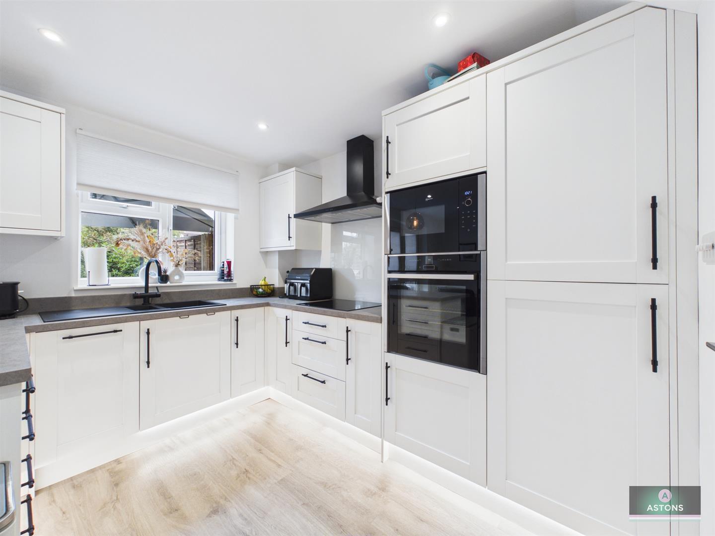 Beaumont Close, Ifield, Crawley Image 12
