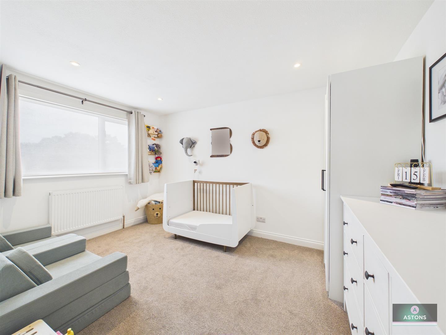 Beaumont Close, Ifield, Crawley Image 15