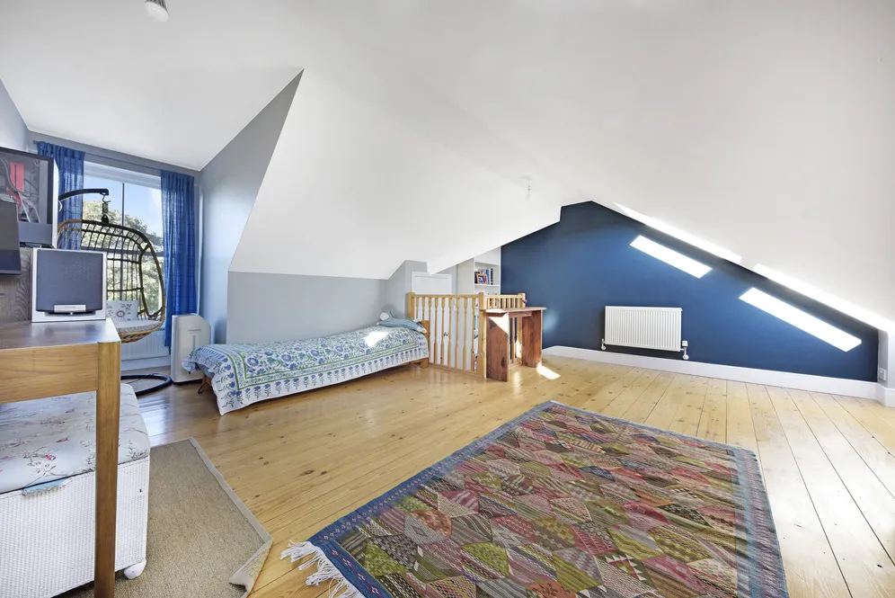 Haydon Park Road, London, SW19 photo 24
