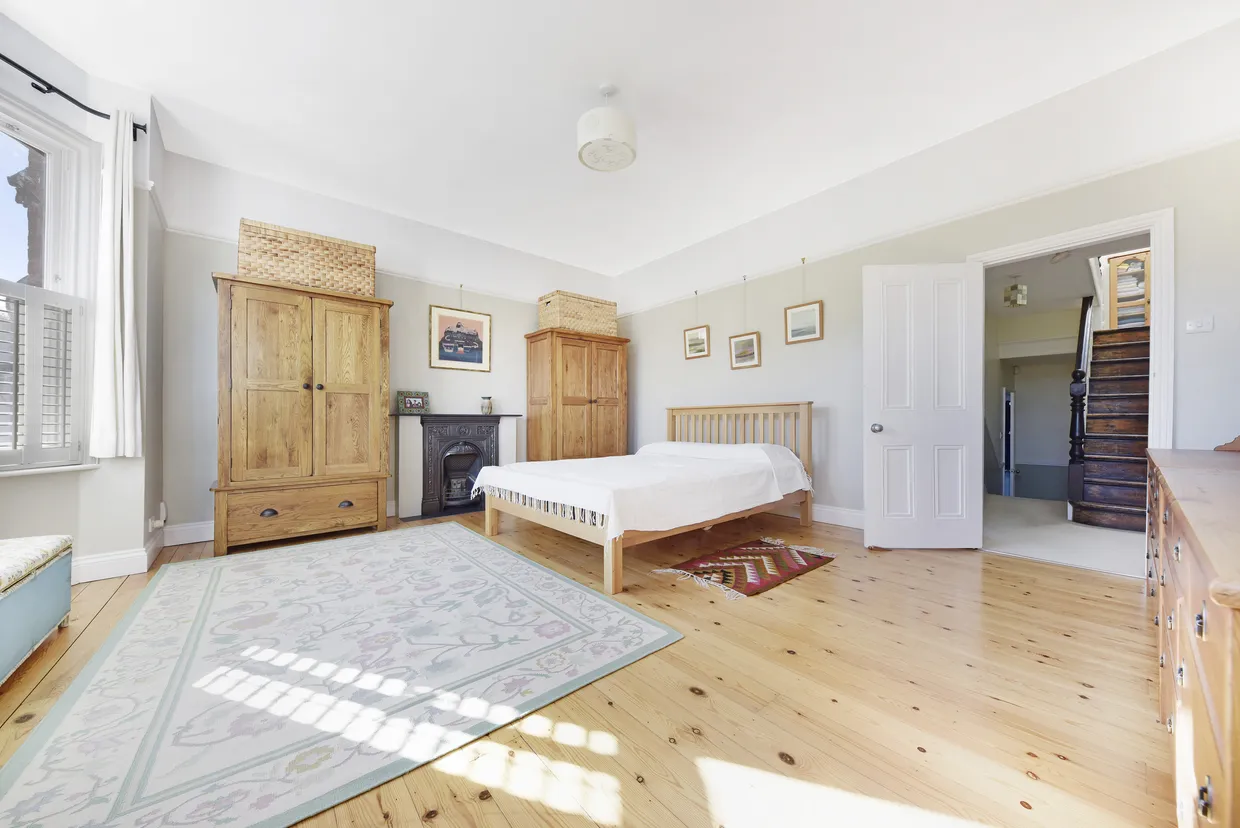 Haydon Park Road, London, SW19 photo 27