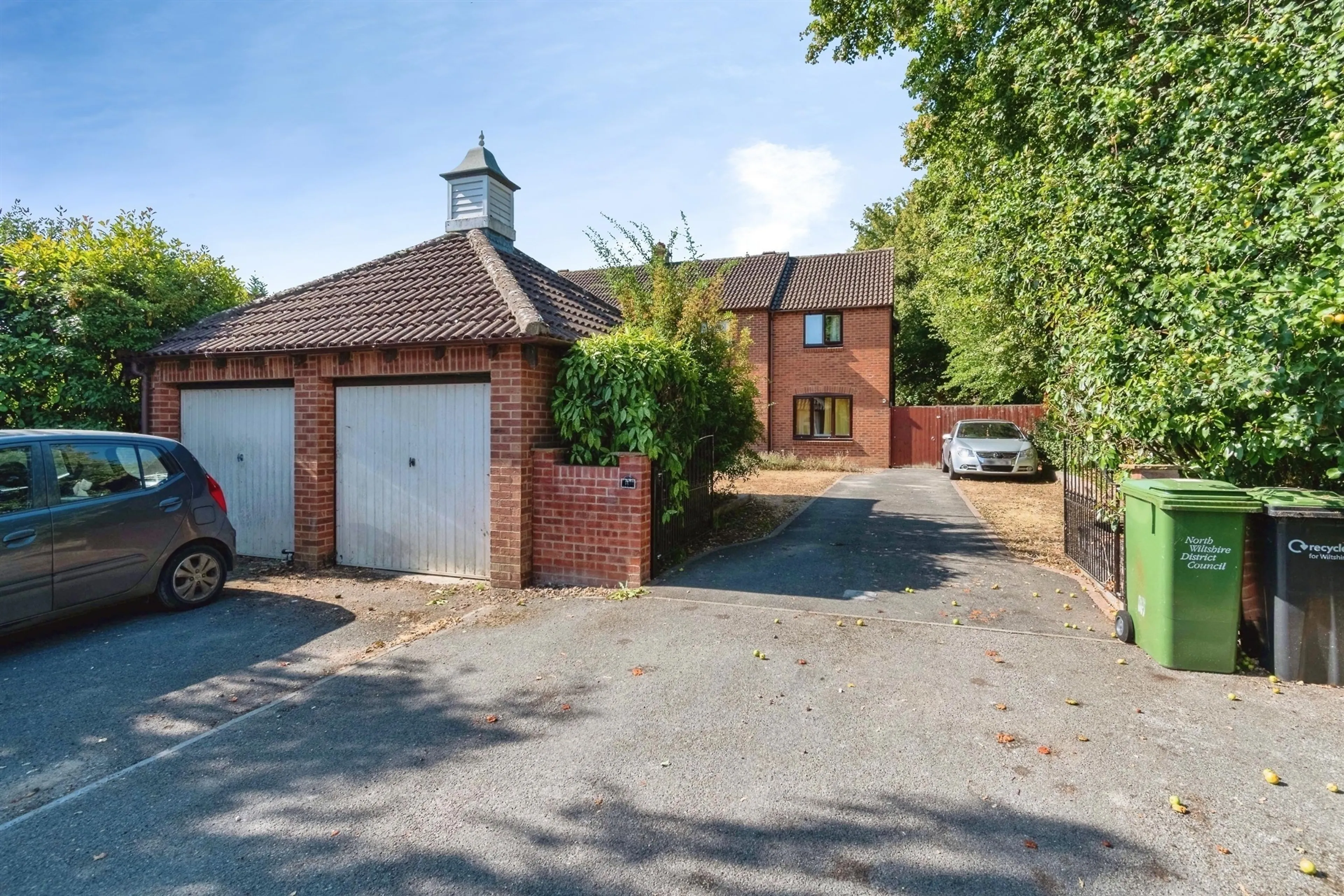 Property at Hollybush Close, Chippenham