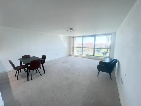 River Crescent, Nottingham, NG2 4RH