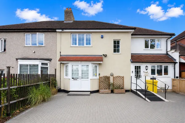 Squirrels Heath Road, Romford, RM3 0LU