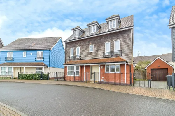 Far Holme, MK10