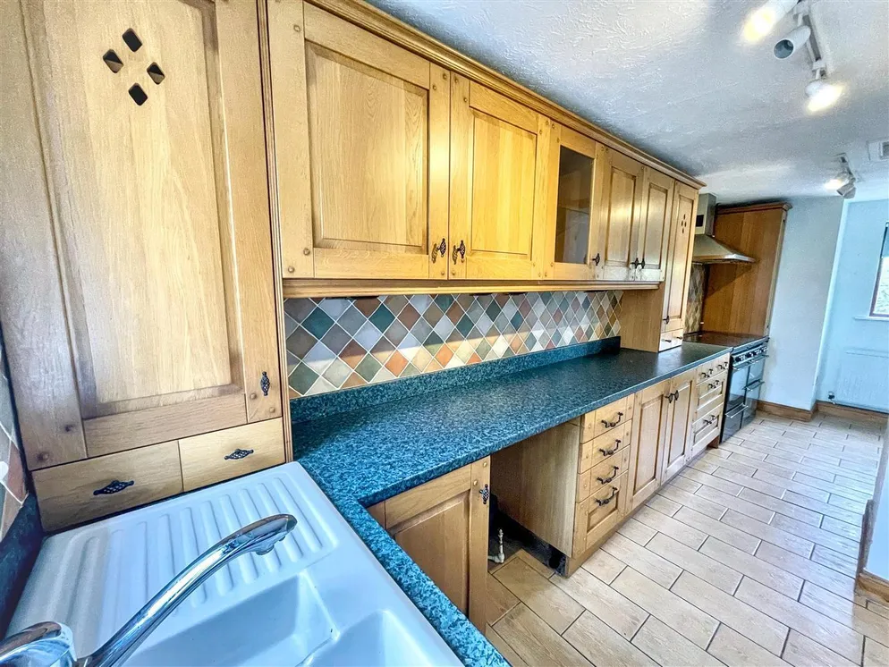Property carousel item 4