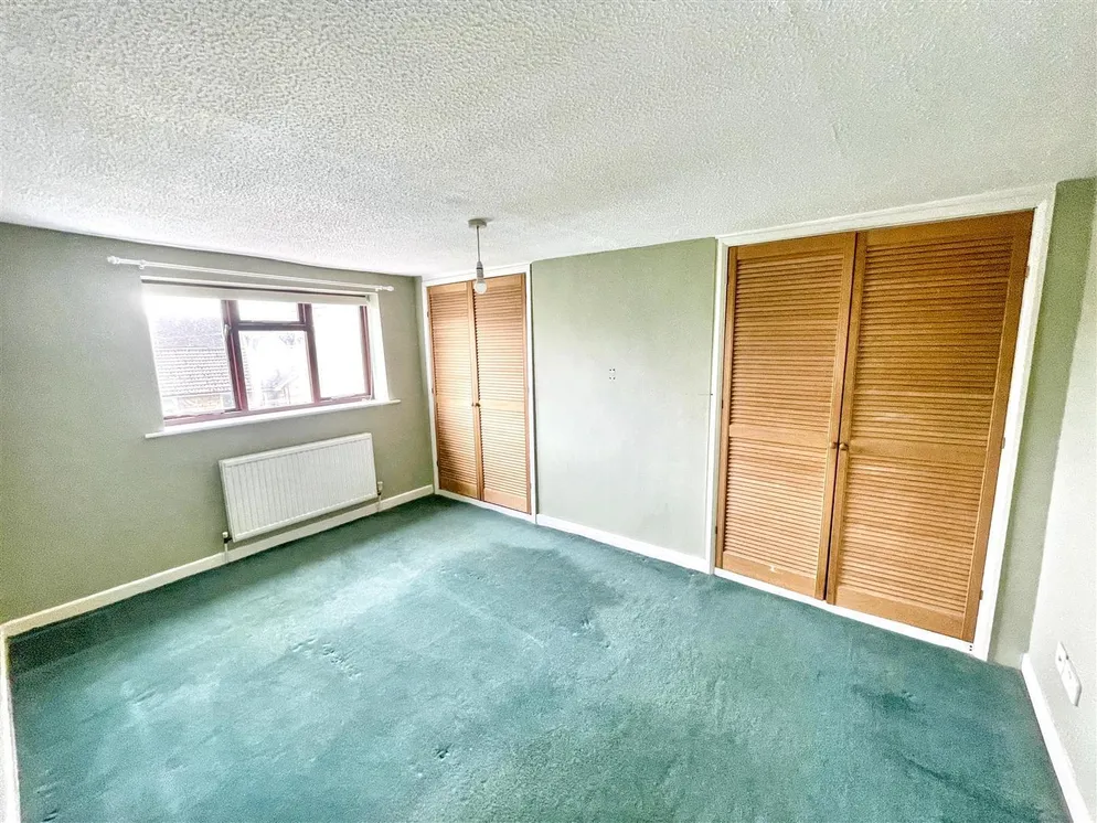 Property carousel item 6